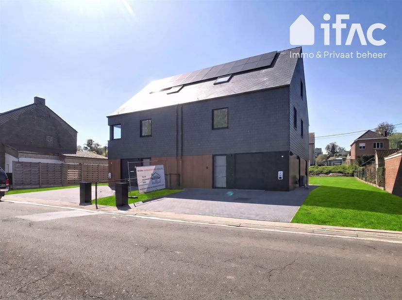 Prachtige en uiterst energiezuinige nieuwbouwwoning (220 m² volgens EPC) met 3 slaapkamers, polyvalente ruimte/zolder en tuin, ideaal gelegen in het c