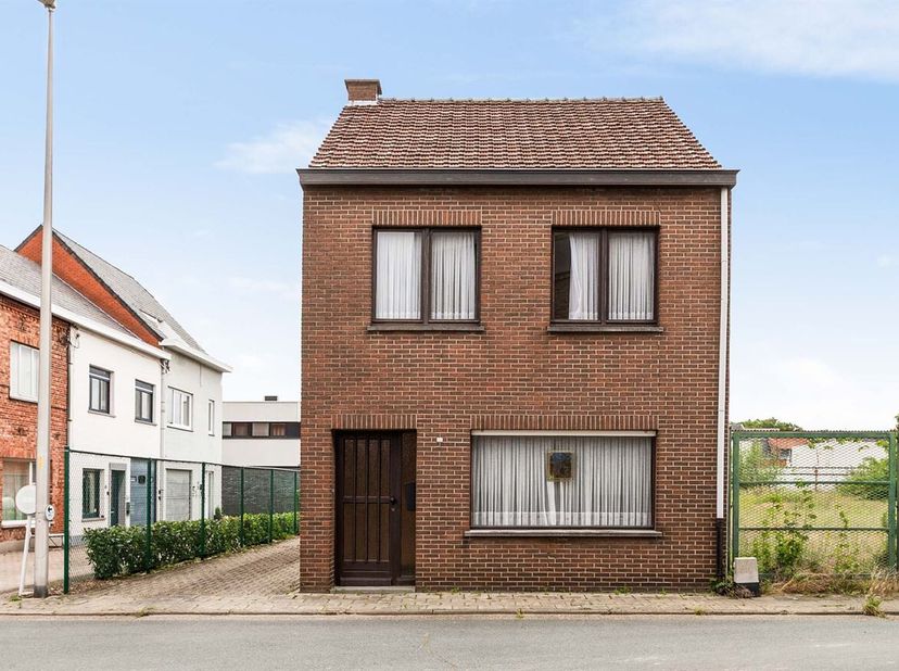 Te renoveren woning op rustige ligging nabij het centrum van Leopoldsburg<br />
Bent u op zoek naar een woning die u volledig naar eigen smaak kunt re