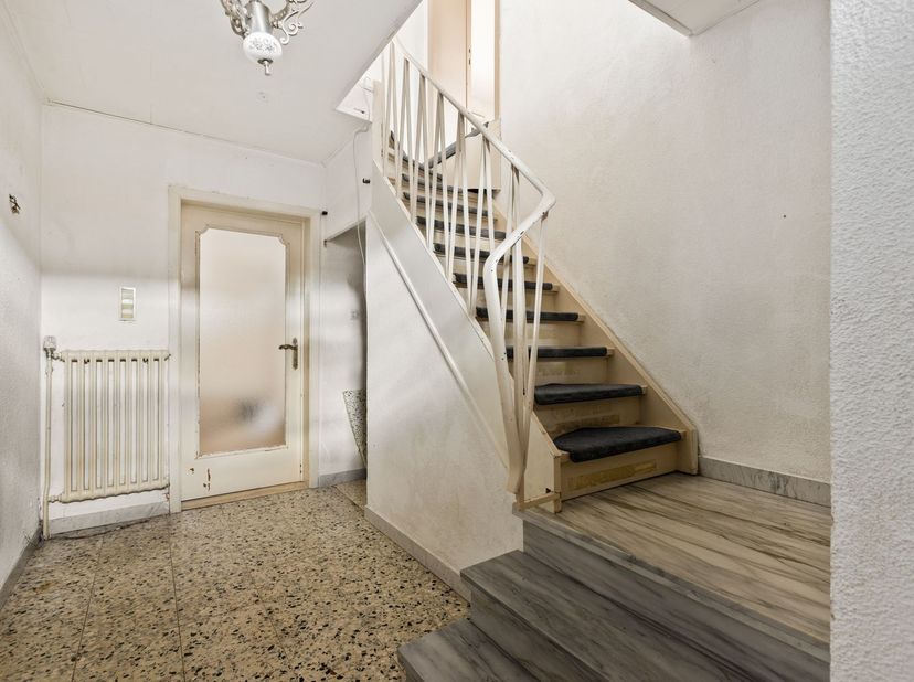 Ruime gezinswoning met 4 slaapkamers, tuin en garage op een perceel van 392 m²<br />
<br />
Bent u op zoek naar een woning die u volledig naar eigen