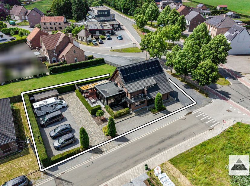 Op zoek naar een uitstekend gelegen horecapand in Dilsen-Stokkem? Dit hoekpand biedt u alles wat u nodig hebt om meteen van start te gaan met een brui
