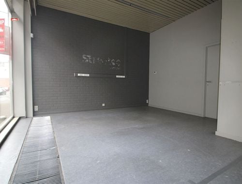                                         Handelsgelijkvloers te koop in Menen, € 85.000
