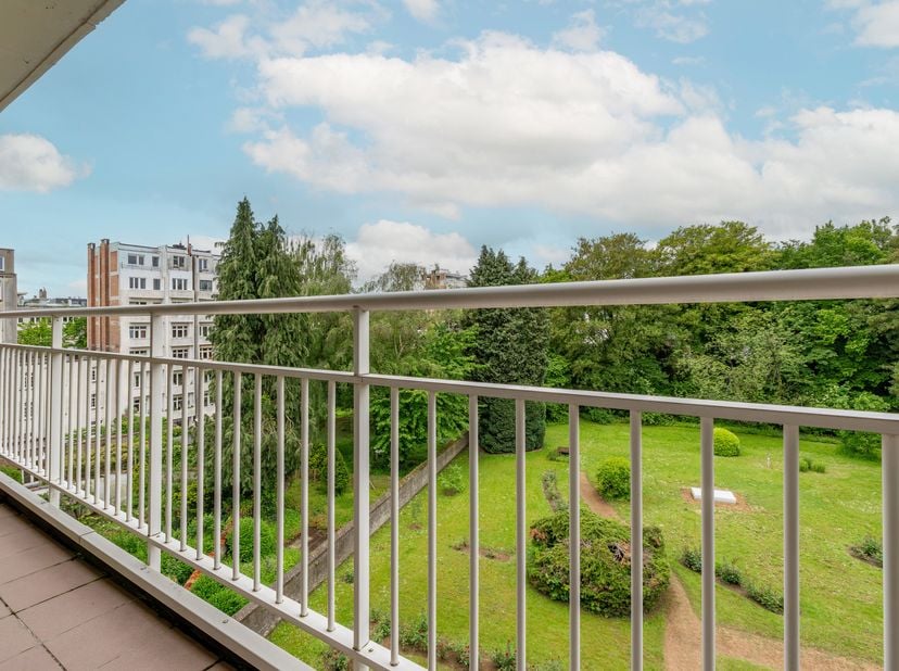 IXELLES, entre le Solbosch et l’Auberge de Boendael, à deux pas du Bois de la Cambre, APPARTEMENT (2ch/1sdb/1sdd) de 108m² (surface PEB) avec TERRASSE