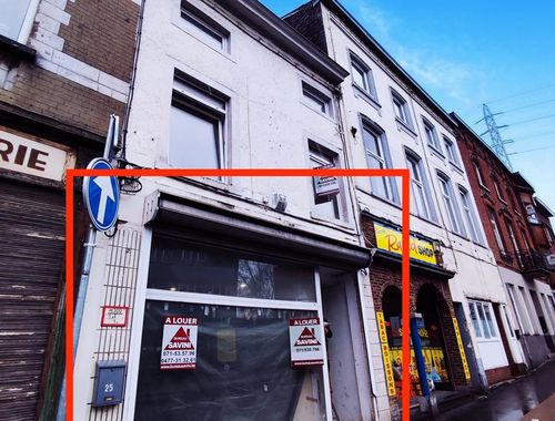                                         Handelszaak te huur in Marchienne-au-Pont, € 595

