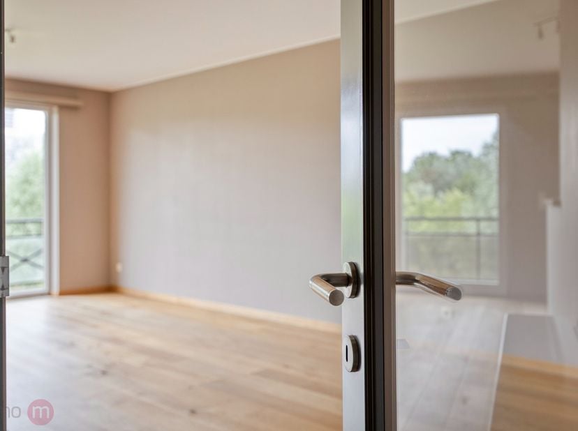 Ruim en lichtrijk appartement met twee terrassen en uitzicht op het Vijverpark aan de rand van Anderlecht