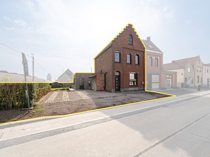 Huis te koop in Kerkstraat 244,
                    8540 Deerlijk