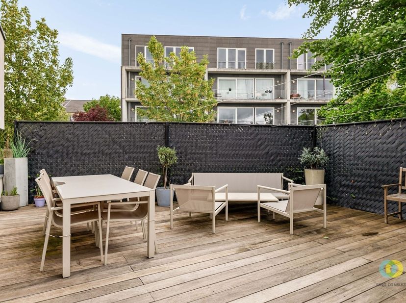Découvrez cet appartement de plain-pied parfaitement entretenu à Vilvoorde, situé dans un immeuble récent (2013) avec ascenseur, juste à l'extérieur d