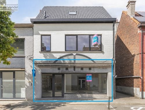                                         Handelsgelijkvloers te koop in Erembodegem, € 179.000
