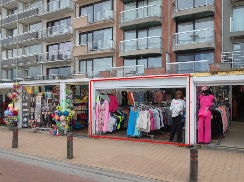 LOCAL SUR LA DIGUE À BLANKENBERGE -<br />
<br />
Local commercial idéalement situé  à Blankenberge, Zeedijk 161. Son atout majeur réside non seulement