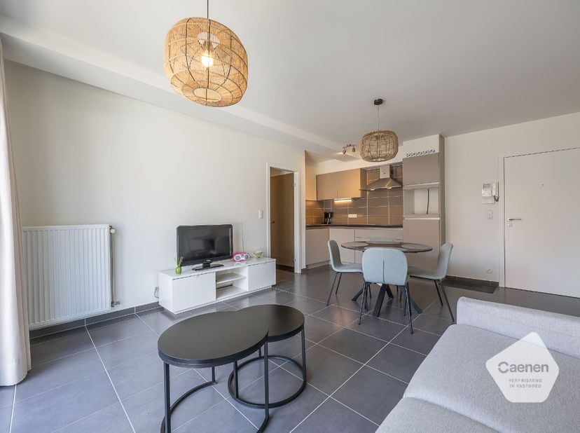 Ontdek dit prachtig gelijkvloers appartement, gelegen in de gekende Essex Scottishlaan die meteen uitgeeft en op wandelafstand is van de zeedijk en he