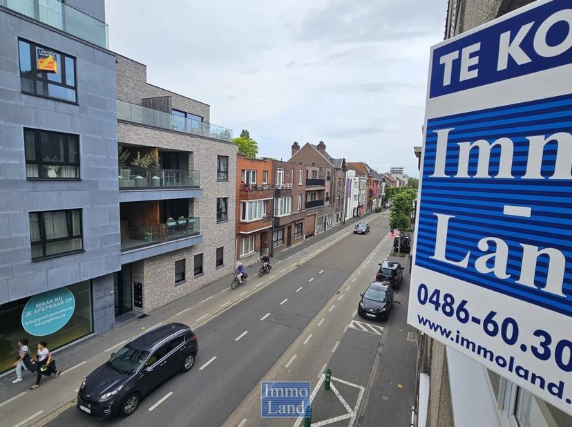 Frisse energiezuinige (EPC B) gerenoveerde studio te vlakbij Quartier Bleu  vrij van huurder. (Meer info via www.immoalnd.com)<br />
-Deze studio is g