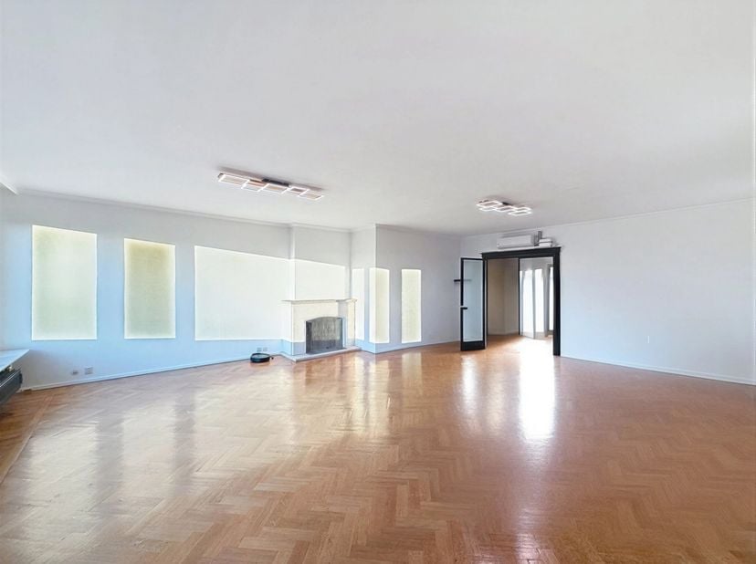Bien présenté par Elisabeth du Chastel : 0495 79 78 58 / elisabeth.duchastel@victoire.be<br />
Montgomery - superbe penthouse de 140m² + terrasses, ré