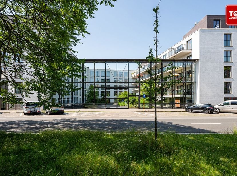Deze serviceflat gelegen in de residentie Dunant Gardens heeft een fantastische ligging. Deze is verhuurd voor onbepaalde duur wat een gegarandeerd ja
