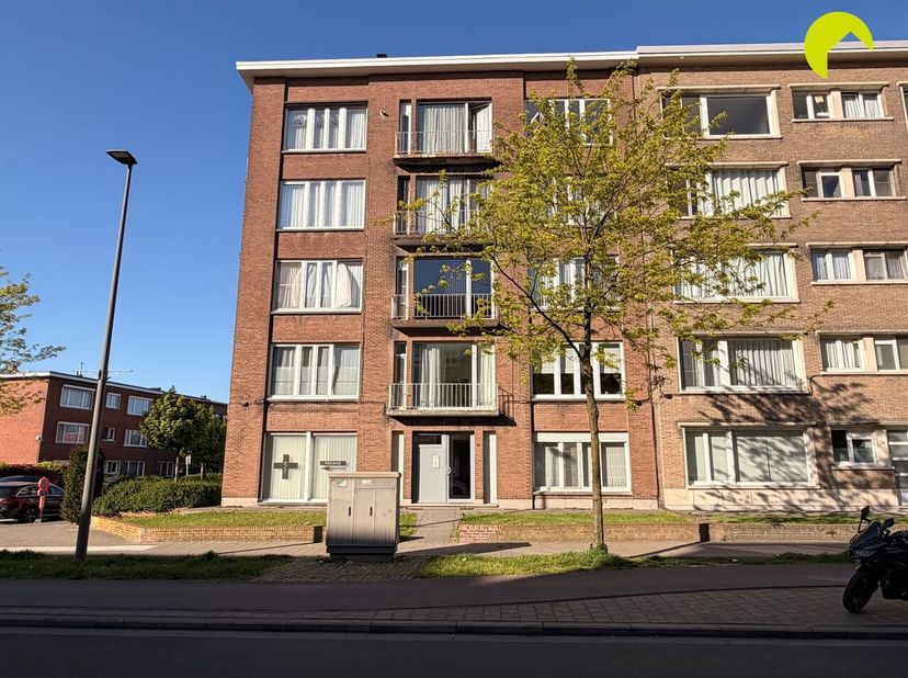 IN OPTIE<br />
Deze charmante en frisse studio vinden we terug op de Pastoor Bauwenslaan, in directe nabijheid van winkels, openbaar vervoer, scholen,