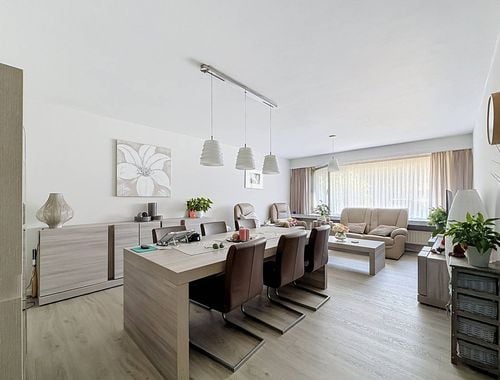                                         Gelijkvloers app. te huur in Merksem, € 895
