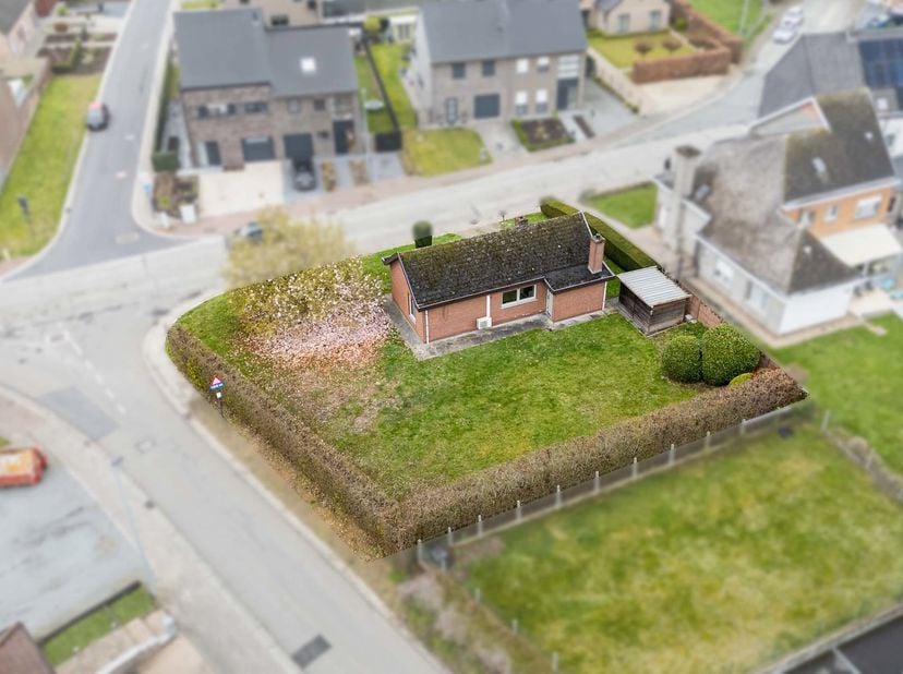 Op zoek naar een gezellige woning met uitstekende bereikbaarheid? Deze charmante open bebouwing ligt op minder dan 100 meter van het station van Schen