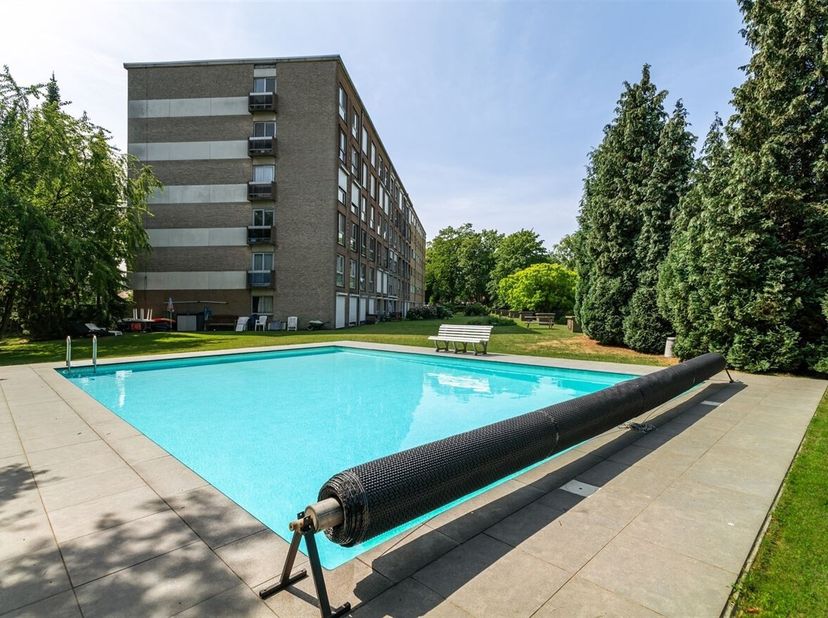 Ligging: Gelegen in de Statiestraat 24, biedt dit appartement comfort, ruimte en een uitstekende bereikbaarheid. Goede bereikbaarheid van diverse supe