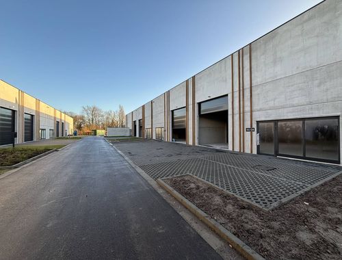                                         Entrepôt à louer à Sint-Truiden, € 1.100
