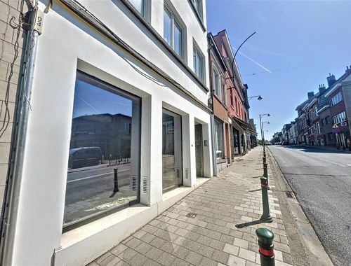                                         Bâtiment commercial à louer à Auderghem, € 1.800
