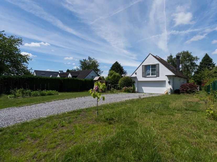 Braine l’Alleud, à proximité du golf des 7 Fontaines, Ravissante VILLA (4CH/2SDB/BUREAUX) en très bon état général offrant de superbes volumes et une