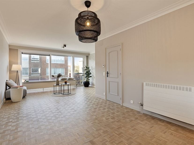 Ben je op zoek naar een lichtrijk, instapklaar appartement met vlotte verbindingsmogelijkheden? En dit voor jezelf of als investering? Lees dan vlug e
