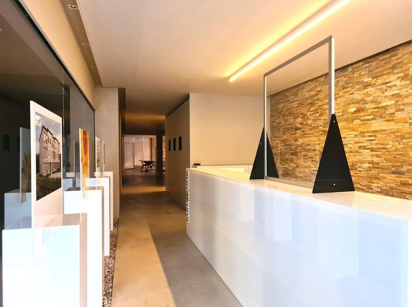 Prachtig commerciële ruimte op toplocatie in hartje Turnhout<br />
Ligging:<br />
Toplocatie = Hartje Turnhout.<br />
Dit commercieel pand  is zeer ce