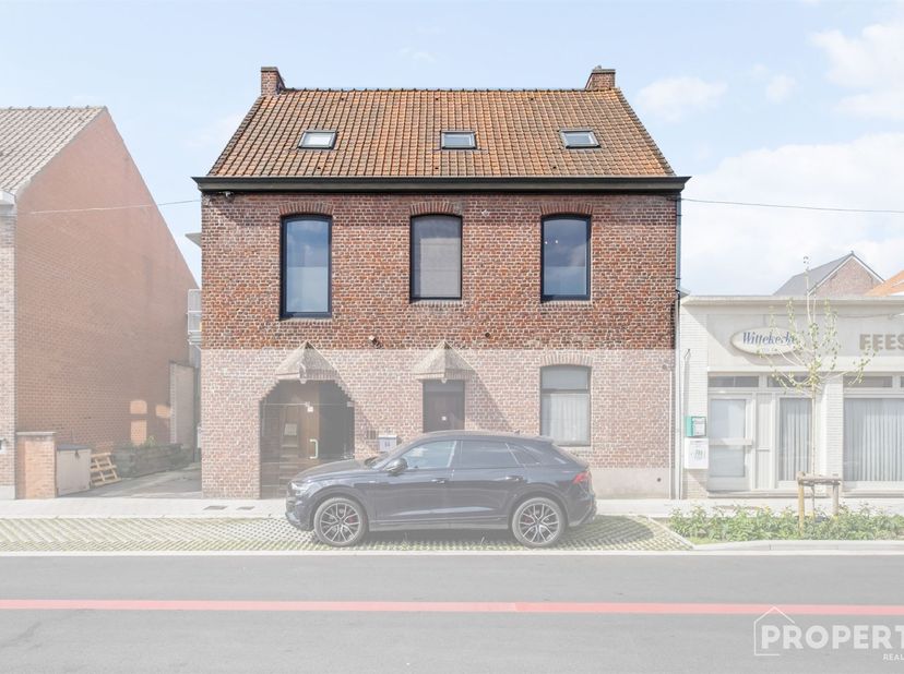 Vous recherchez un appartement en duplex spacieux et prêt à emménager dans un cadre agréable ? Ce bel appartement situé au 6B de la Kervijnstraat à Ba