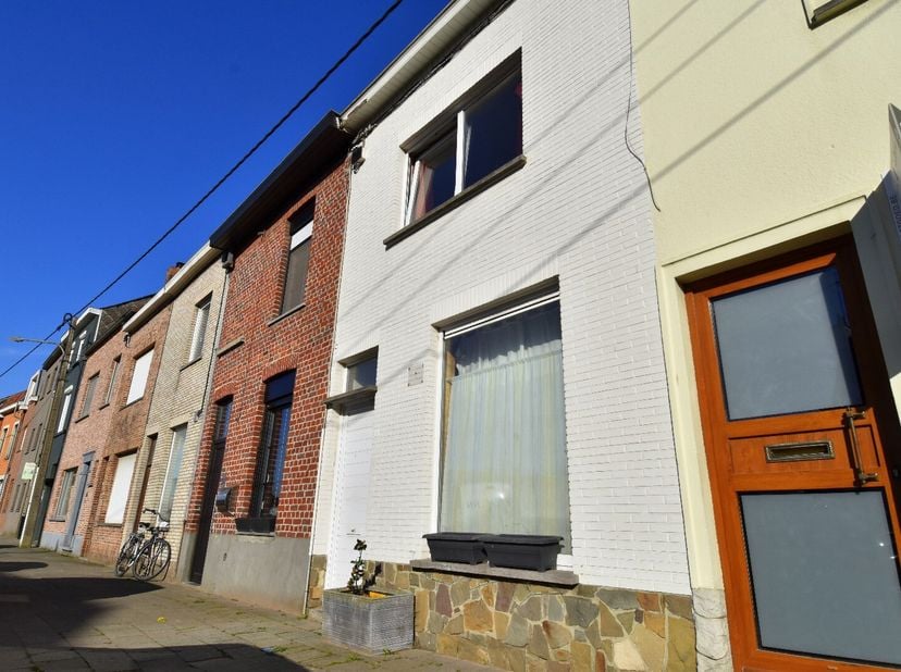 Op zoek naar een woning met potentieel op een toplocatie? Op korte afstand vindt u winkels, scholen en horecazaken, terwijl het bruisende stadscentrum