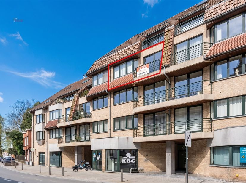 Instapklaar en energiezuinig (EPC-label A) tweeslaapkamer appartement gelegen in het hart van Gistel, op wandelafstand van winkels, scholen en met vlo