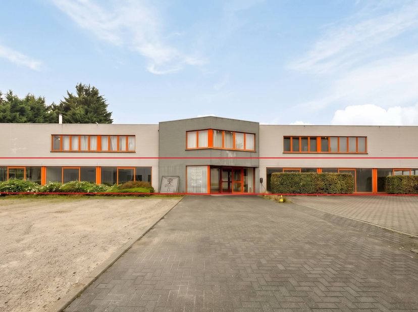Bedrijfsvastgoed te koop in Nieuwendorpe 12 bus a,
                    9900 Eeklo