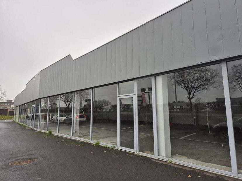 Bien professionnel à louer
                    à 9100 Sint-Niklaas