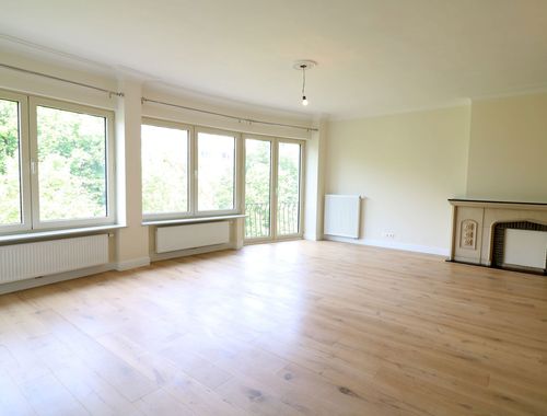                                         Appartement te huur in Ukkel, € 1.750
