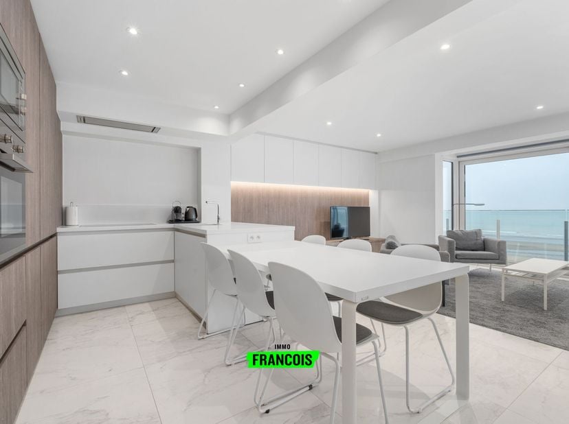 Sint-Idesbald is gekend als de familiebestemming aan zee, waar iedereen zijn gading vindt. Het appartement bevindt zich op het vijfde verdiep van het