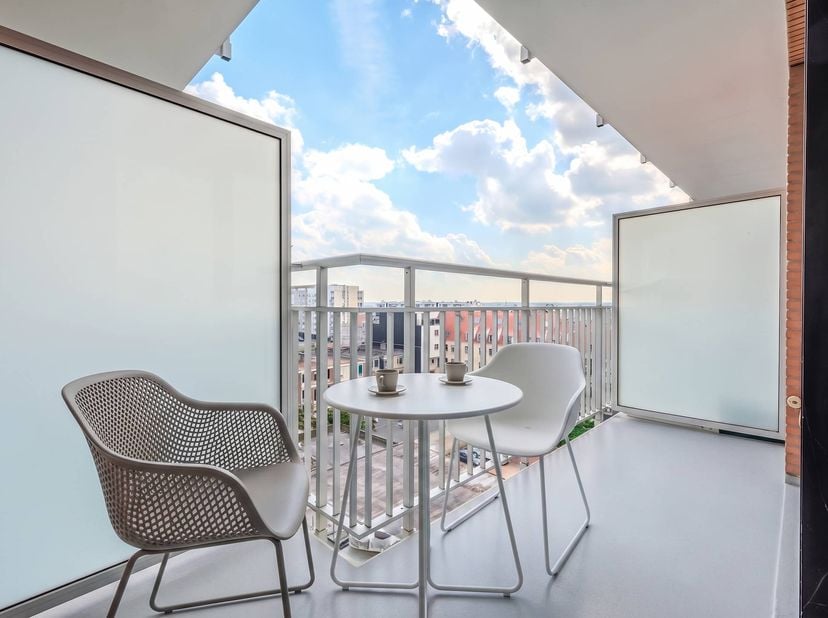 De studio is mooi onderhouden en is gelegen in de residentie President, een zeer goed onderhouden gebouw. Er is een bedkast voorzien met extra opbergr