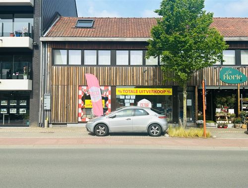                                        Handelsgelijkvloers te huur in Oostkamp, € 1.490
