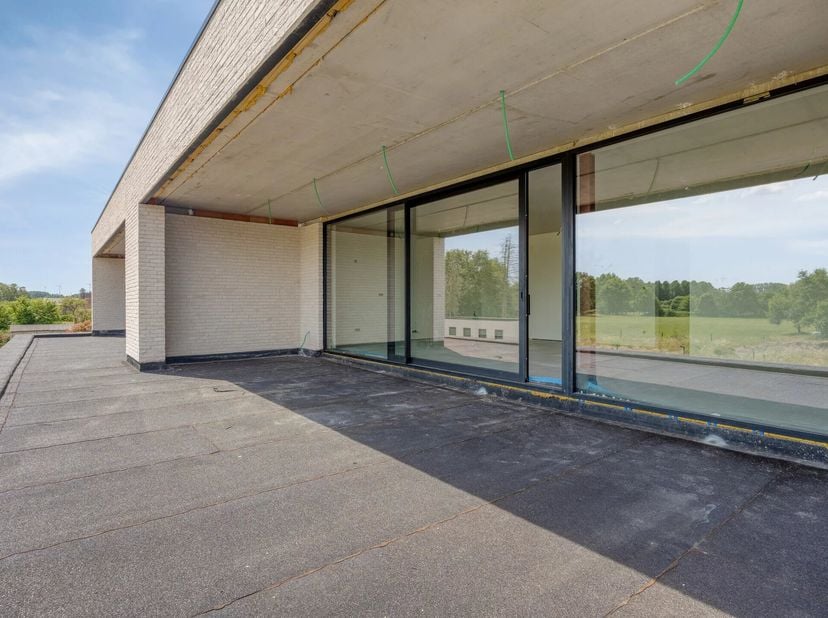 EXCLUSIEF PETNHOUSE VAN 112M² MET 2 SLPKS EN RUIM TERRAS VAN 44M² IN LINKHOUT<br />
In het unieke nieuwbouwproject "Zwart Water" vindt u dit ruim en e