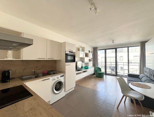                                         Studio te huur in Oudergem, € 950
