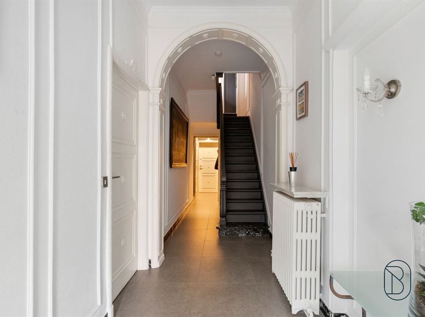 Te koop: ruime, instapklare en karaktervolle gezinswoning met 4 slaapkamers en zonnige tuin en loods!<br />
Statige woning met behoud van authenticite