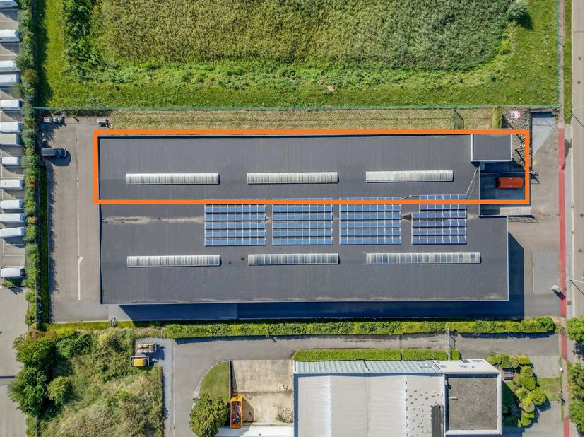 Bâtiment industriel dans la zone industrielle de Tongeren-Est, superbement situé près de l'E313 avec connexions directes à Anvers, Liège, Allemagne et