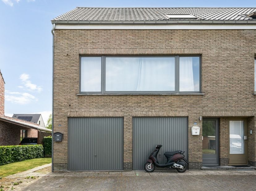 Op een uiterst rustige locatie te centrum Grobbendonk treffen we dit ruim duplex appartement met privatieve garage.<br />
<br />
Dit gezellig appartem