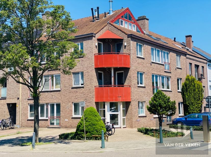 Dit appartement is beschikbaar vanaf 1 oktober 2026!<br />
Vaste maandelijkse kosten: € 60,00&amp;nbsp;<br />
Autostaanplaats inbegrepen!<br />
<br />
In