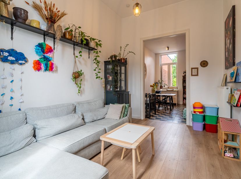 Instapklare gezinswoning met 3 slaapkamers, afgewerkte zolder en gezellige stadstuin zoekt nieuwe eigenaars! Gelegen in het centrum van Ingelmunster,