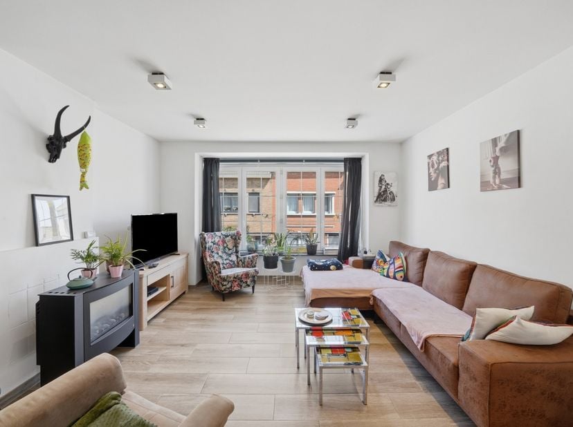 Deze verzorgde bel-étagewoning in Bredene combineert ruimte, comfort en een praktische indeling op een uitstekende locatie. Met een bruikbare vloeropp