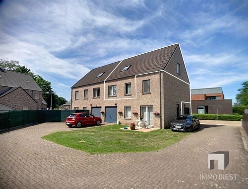                                         Triplex à vendre à Oostham, € 215.000
