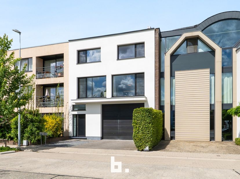 Algemeen bezoekmoment zaterdag 18/07 van 10u tot 12u. Inschrijven kan via bricx.be. In het centrum van Sint-Kruis bevindt zich deze instapklare woning