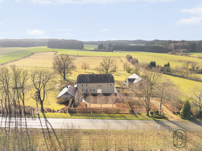 Casa Cozy Ode – Luxe, rust &amp; panoramisch verzicht in de Ardennen.<br />
<br />
Droomt u van een plek waar comfort, stijl en natuur samenkomen? Casa Co