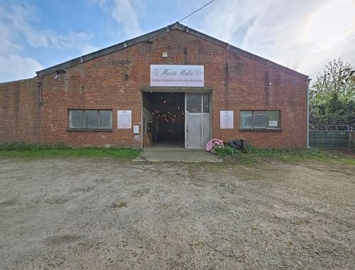                                         Entrepôt sans bureau à louer à Nivelles, € 1.000
