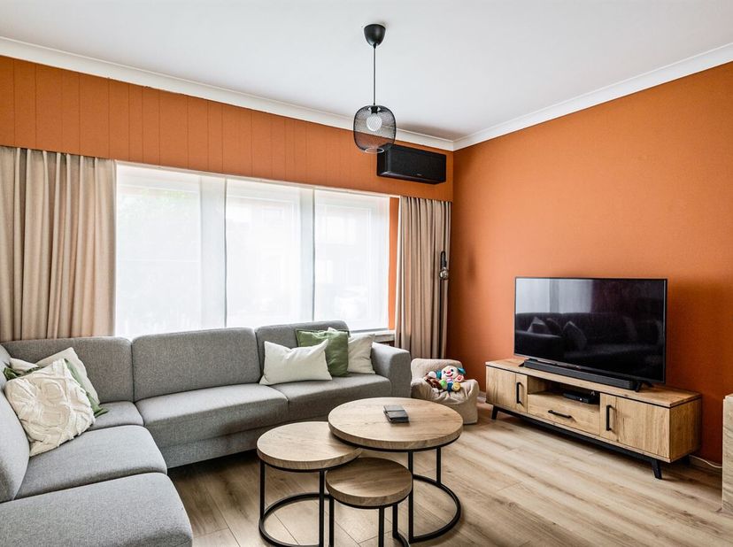 Zeer deftig gerenoveerde gezinswoning met alle comfort<br />
Ligging: zijstraat van Schoonbroek, gekenmerkt voor de rustige ligging, vlotte bereikbaar
