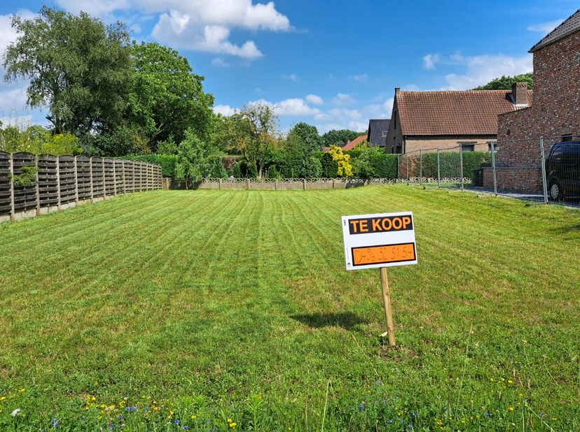 Grond te koop in Kleinbeekstraat 2,
                    3680 Neeroeteren