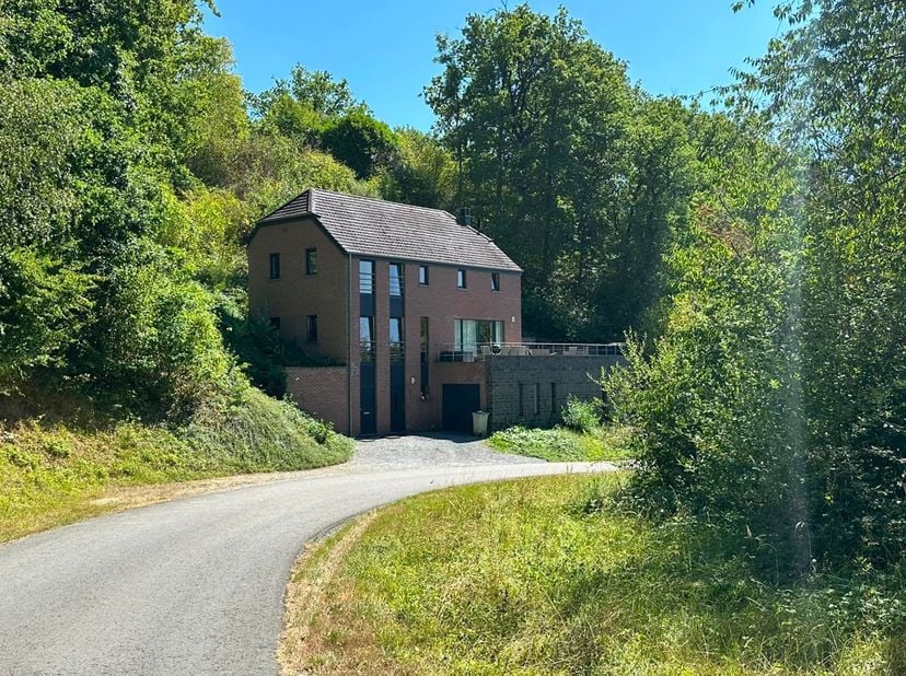 MCA Immobilier biedt u een unieke investeringskans in het hart van de prestigieuze Golf de Durbuy.<br />
<br />
Deze eigendom, gelegen op een perceel