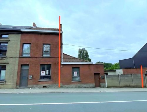                                         Bungalow à louer à Roux, € 675
